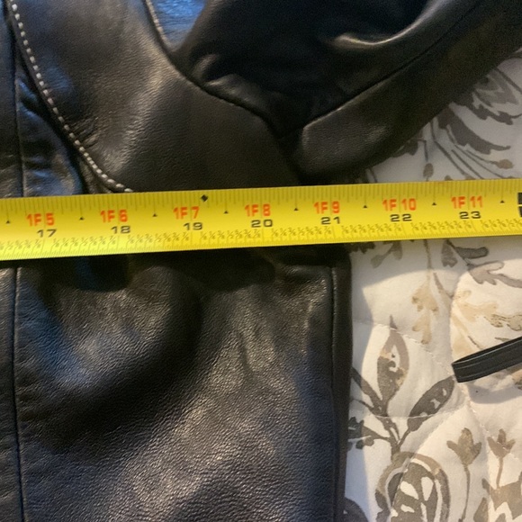 Gorgeous black leather jacket. - Picture 5 of 7